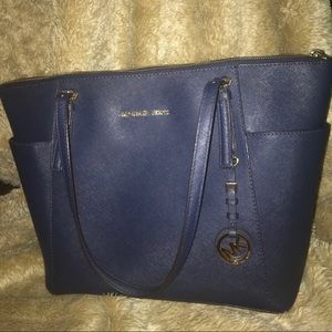 Michael Kors Jet Set Large Top Zip Tote